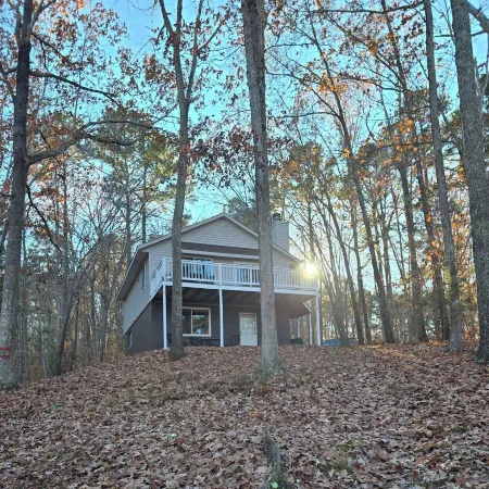 Exquisite Waterfront Retreat on Buggs Island/Kerr Lake—perfect Lakeside Living!