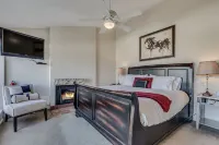 Seconds to mall and slope, 2 hot tubs,1 pool, small gym, fireplaces