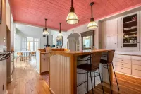 7200 sf Villa & Barn on 4 Acre Manchester Estate