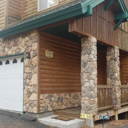 King’s Cabin Mtn Retreat at Shaver Lake! – Nr Village, wifi, A/C, Prem Property!
