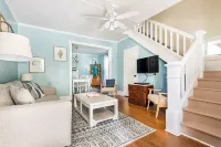 Next to the park and 2 blocks to the Beach and restaurants! RIGHT side of Duplex - 4つ星