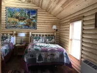 Moose Log Cabin in Paradise Valley 27 Miles from the North  to Yellowstone Park. Hotels near Chico Hot Springs