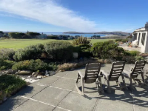 Ocean, Golf course and Mountain Views.Walk 3/4mi to the beach