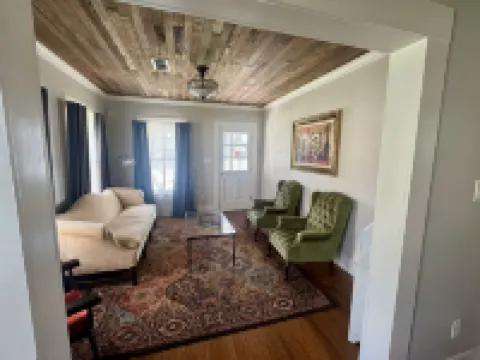 Historic Bungalow! 2bed, 2bath, 2den, Downtown Humble, IAH 8min!