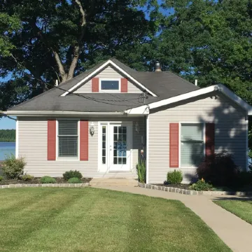 Cozy Lakefront Home - 278 Five Star Reviews - Kayaks, Sunsets & Panoramic Views