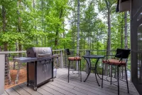 Lake James Country-style House - Deep Cove, Pool, Screen Porch, Kayaks & SUP!