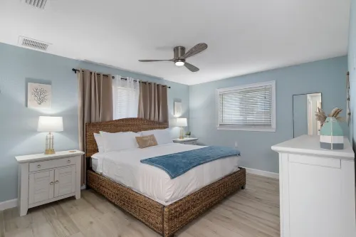 River's Edge Retreat-3/3.5, sleeps 9, waterfront with dock! Newly Remodeled!