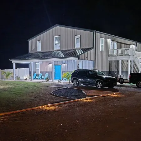 New, unique, 1 of a kind spacious house, features 4 bedrooms and theater room Отели в г. Паскуотанк