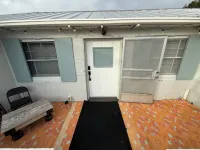 New- House in Gorgeous Melbourne Downtown on Main Street.