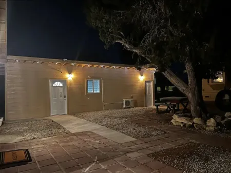 Cozy Private Studio Отели в г. Квартц Хилл