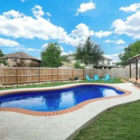 Spacious 5-bedroom house with private pool in a central San Antonio location.