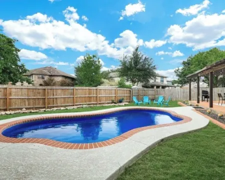 Spacious 5-bedroom house with private pool in a central San Antonio location. ライブ・オークのホテル