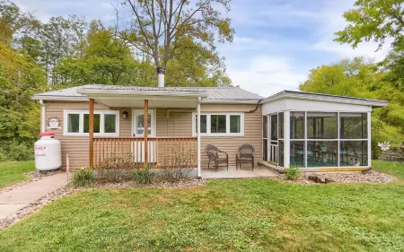 Waterfront Cottage with Hot Tub, & Fire Pit. Pet Friendly.