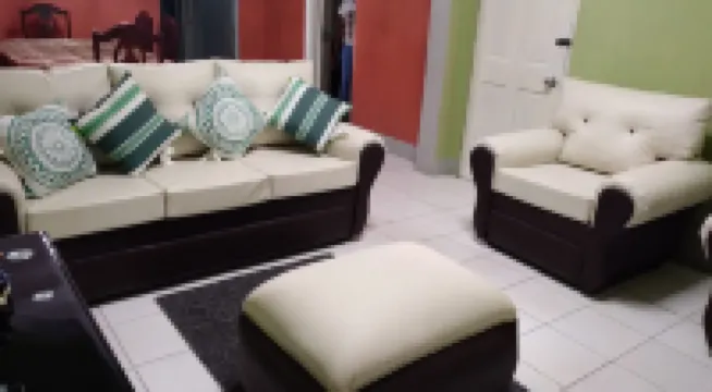 Charming Kingston Getaway - Private Room with Shared Facilities