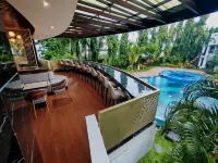 The Sun Hotel Sidoarjo - piscina