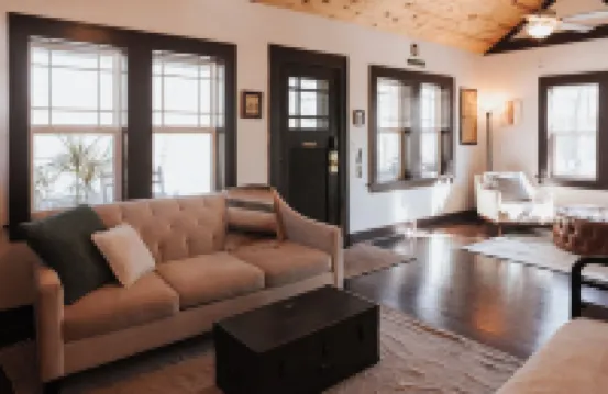 Tranquil Pet-Friendly Bungalow in Midtown Springfield with High-Speed Wi-Fi