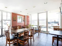 La Luna Inn, Ascend Hotel Collection Отели рядом с достопримечательностью «Ресторан The Cliff House»