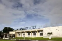 Novotel Fontainebleau Ury - piscina