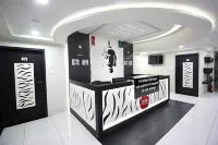 โรงแรม พาราเมาท์ อินน์
