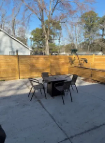 One Love Retreat Fenced Yard I-95 Outlets & Walk to Waffle House Near Hospital