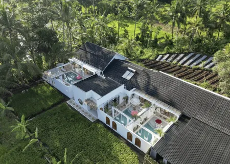 Latiga Villa Yogyakarta Отели рядом с достопримечательностью «Base camp pakem raya»