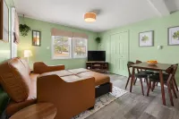 Coastal Retreat • 2Br Near Beaches & Mystic Hotels in Pawcatuck