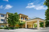 Candlewood Suites Longmont - Boulder Area فنادق في Longmont
