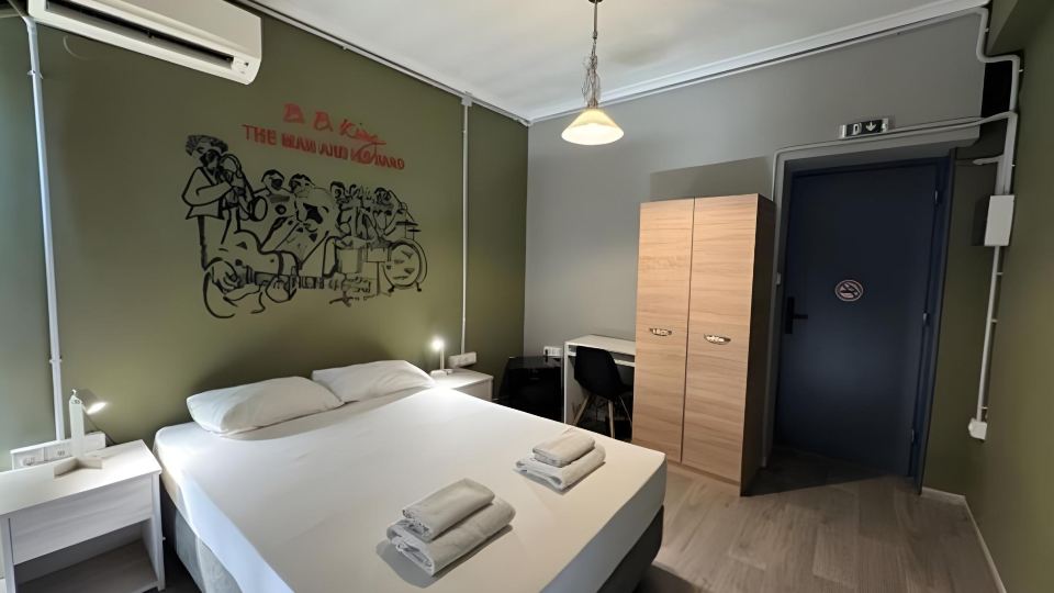 Stay Hybrid Youth Hostel