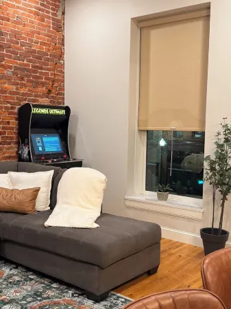 Paradise Perch-Cozy 1-bedroom apartment in  downtown Faribault with Arcades.