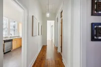 Charming 3-bedroom condo 700 ft from St. Charles Streetcar in Uptown New Orleans