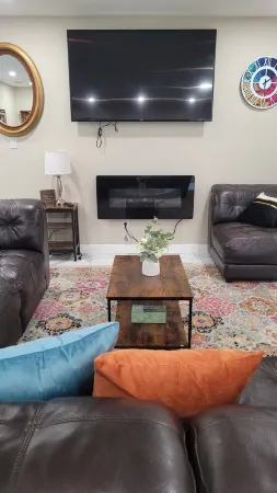 Luxury Suburban HideawayCome see why this is better than a hotel stay.