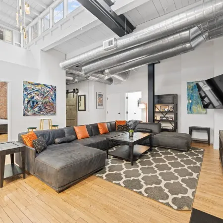 Exclusive Luxury Penthouse - Heart of Downtown Cleveland - Rare Find Отели рядом с достопримечательностью «Флатс»