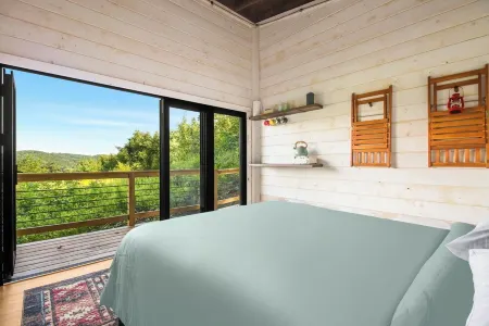 Blue Ridge Parkway / Off-Grid Campground / Two Cabins