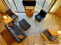 Stunning River-Side Cottage with Fire Pit!