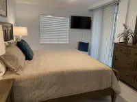 PLEASE READ DESCRIPTION! Vanderbilt Beach area with Bay views from Lanai.