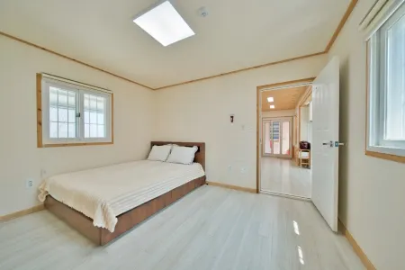 Ganghwado Santa Lucia Pension Отели рядом с достопримечательностью «Bomunsa Temple»