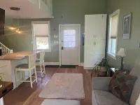 Charming loft cottage in tranquil Germantown with WiFi, AC