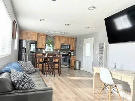 Bayside Casita Upgraded &In Town