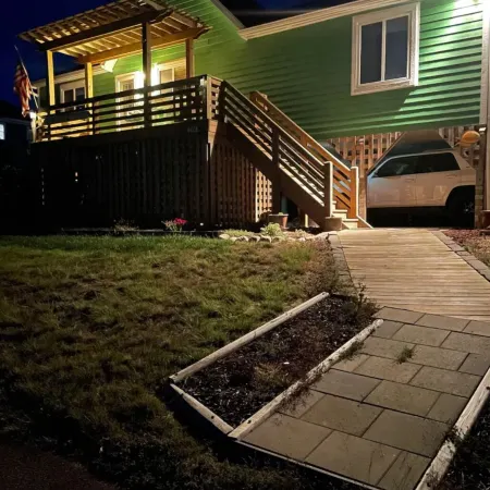 3-bedroom 2 bath cottage-Walk to beach or golfCourse.Hot Tub and outside shower