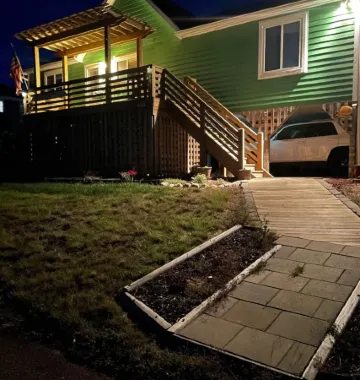 3-bedroom 2 bath cottage-Walk to beach or golfCourse.Hot Tub and outside shower