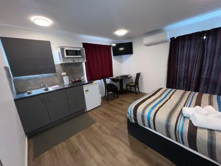Academy Lodge Motel Отели в г. Ашбертон