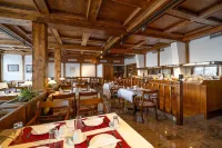 Grichting Hotel & Serviced Apartments - breakfast
