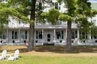 Historic Birch Lodge and Motel Hotels in Moran Township