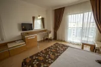 Cenger Beach Resort Spa - All Inclusive فنادق في Kizilot