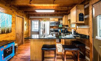 ER17 - the Perfect Getaway - Great Location - Close to Town! Cabin