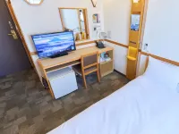 大阪阪急十三站西1號東橫INN 鄰近御币岛站的酒店