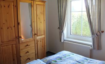 Geräumige Wohnung Mit Garten in Zingst