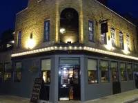 Dockers Inn Hôtels à proximité de : Métro Wapping