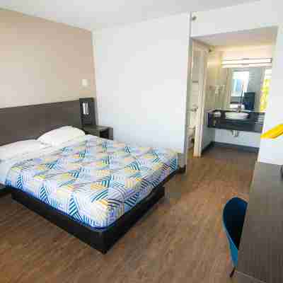 Motel 6 Lantana, FL Rooms