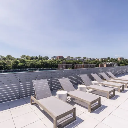 Airy 3 Br Flat w Shared Deck - Gym - Mins to NYC